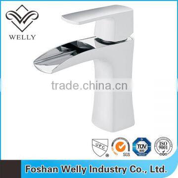 2015 UK Style Brass Single Lever Pull Out Wash Basin Tap