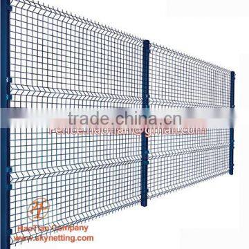 4mm powder coated wire welded 50x50mm mesh size 2m tall bent 3D mesh with square post fencing