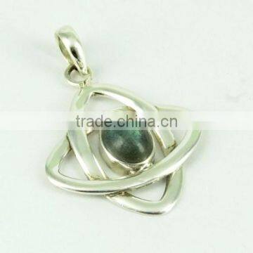 Royal Design Labradorite 925 Sterling Silver Pendant