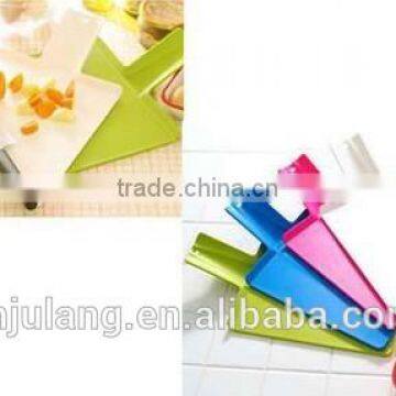 Useful Folding Plastic Cutting Board for Kitchen/Cretive Folding Plastic Chopping Board photo-4
