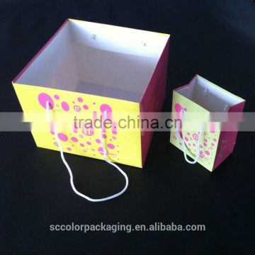 Shenzhen factory supplier fancy paper bag for gift with handle / customized paper gift bag