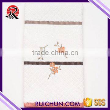 Jacquard Style 100% bamboo fabric bath towel logo embroidered in stock