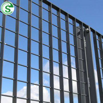 Промышленные здания. Стальной решётчатый забор стен для аэропорта