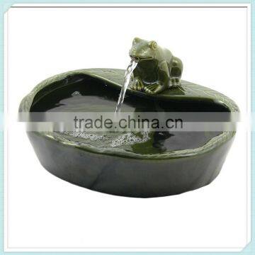 Ceramic outdoor garden solar frog water fountain