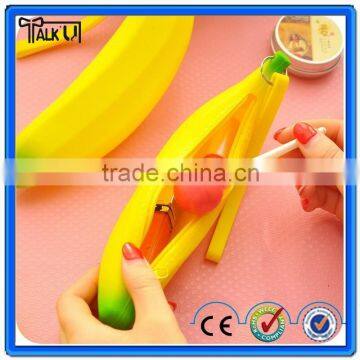 Silicone banana shaped lady handbag,silicone mini bag for women,promotional silicone mini bag