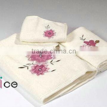 embroidery three pieces business suite gift towel of cotton bath towel