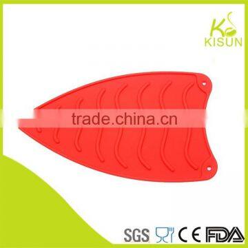 Heat-resistant Silicone Iron Mats in Iron Shape photo-2