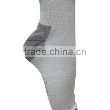 White basic ankle sports socks