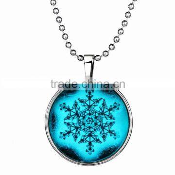 Silver chian with Snow picture pendant jewelry glow necklaces for boyfriends