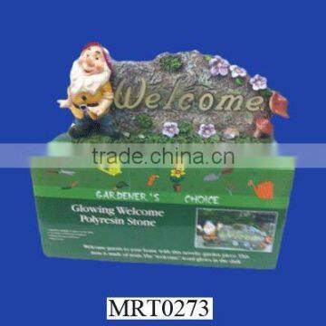 polyresin garden gnome with welcome sign