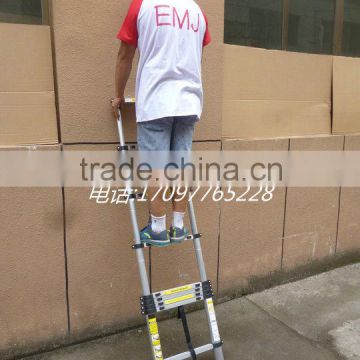 Portable & foldable aluminum telescopic ladder 2.6m