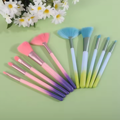 Portable 5-Piece Soft Bristled Makeup Brush Set New Fan-Shaped Eye Shadow Blush Concealer Face Brush for Convenient Application