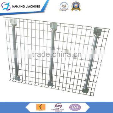 Inverted Flared Wire Mesh Decking With Waterfall