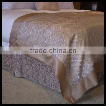 high quality 100% polyester jacquard hotel queen size bed throw