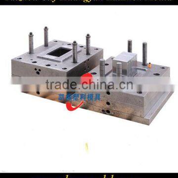 2015 High Precise Hot Runner Plastic Battery Container Mould in Huangyan
