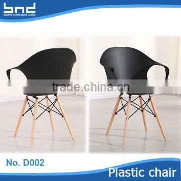 Popular hotsale wood dowel Eiffel black chair with armrest D002