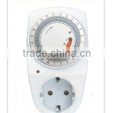 Mechanical electrical timer socket with light