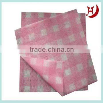 Printing plain red square spunlace nonwoven fabric