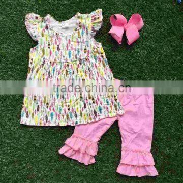 Free delivery girl summer clothing boutique clothes children pink feather clothing girl folds Capri Set hairhows