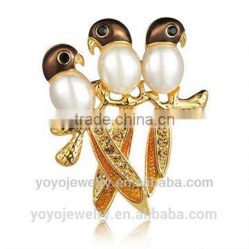 Wholesale price bird design pearl brooch