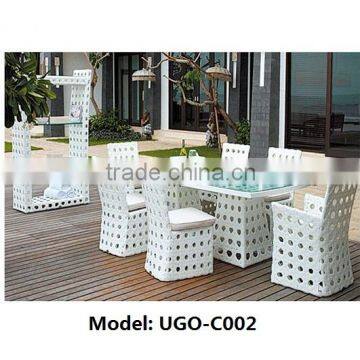 Table with chairs to passing rattan table and chairs