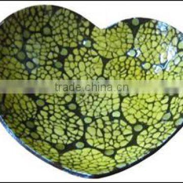 Eco-friendly handmade heart shape Green lacquer coconut shell bowl