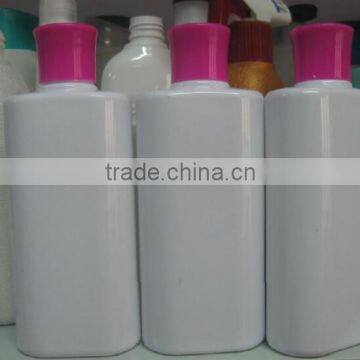 Automatic labeling machine for round bottles