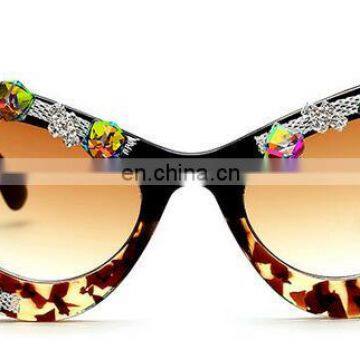 Luxury Fashion Sunglasses Square Rhinestone Sparkling Cat Eye Sunglasses photo-3