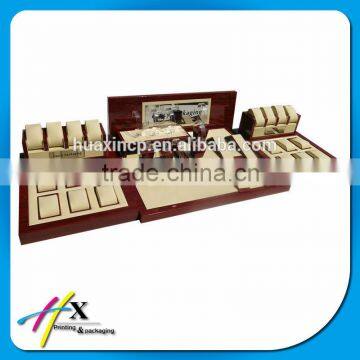 High Gloss Finishing Watch Display with Pillow & C Clip, Watch C Clip Display