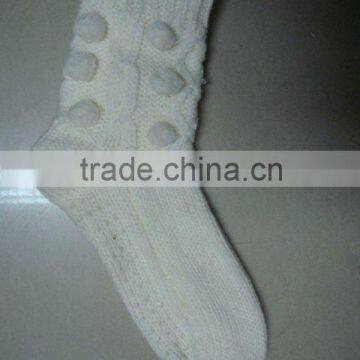 White thick acrylic home socks with acrylic ball