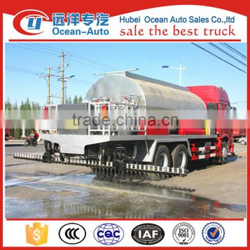 SINOTRUK HOWO 12000L bitumen distributor paving truck for sale