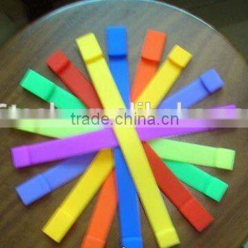 Factory Wholesale Silicone Bracelet USB Flash Drives With Customized Logo in Shenzhen photo-3