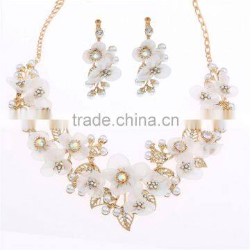 Luxury 2016 New Hot Sale Crystal Fabric Flower Pearl Wedding Necklace Earring Set For Bride