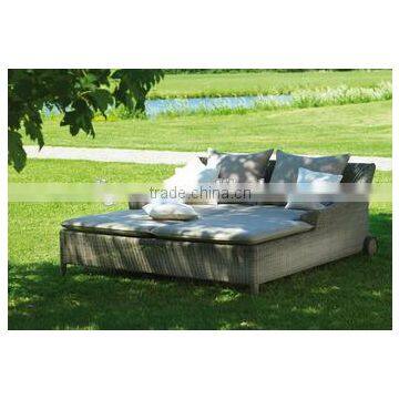 2017 Trade Assurance Most Popular Cane Wicker Alum Frame Durable Woven Rattan Wicker Garden Lounge Daybed photo-3