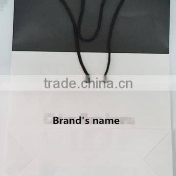 FDT customized white and black wood-free paper varnishing logo printed shopping paper bag for cloth