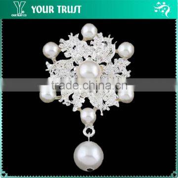 Snowflake Pearl Crystal Rhinestone Metal Vintage Decorative Wedding Brooches