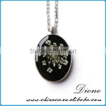 Black flat back dried flower resin cabochon - white dried flower resin pendant - natural resin real flower necklace