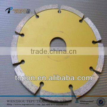Segmented diamond blade for dry cutting