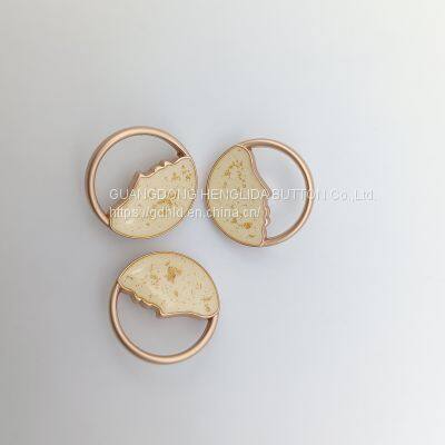 2023 wholesale OEKO-TEX 36L Hollowed out shape gold metal Hand Sewing Button for Clothes