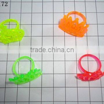 Plastic toy crown rings in small size and cheap price bulk packing or polybag