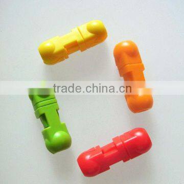 Plastic rope snap fastener for garment