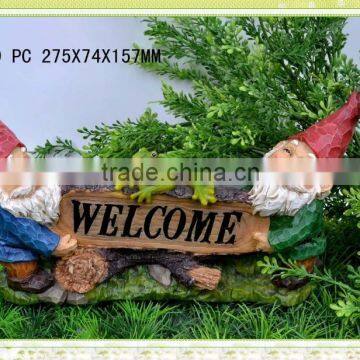 Wood Cut Garden Polyresin Welcome Board Gnome Statue