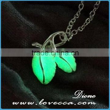 Wholesale Leaf Pendants Necklace Glow in the Dark Necklace With Luminous Stone photo-4