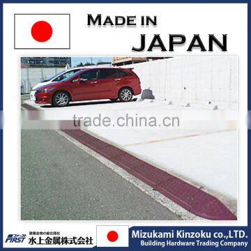 Rubber Car Ramps With Excellent Durability and Withstand Load Used at Parking Lot Etc.