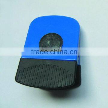 Plastic magnetic clip with neodymium magnet