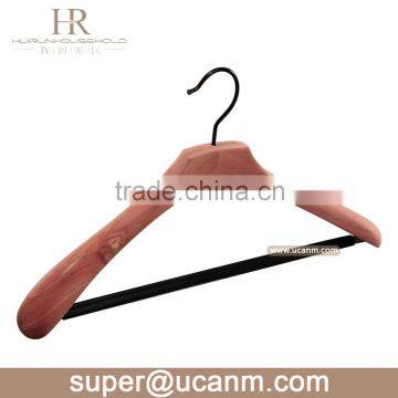 HRW-29303P wholesale cedar wood hanger with black tube bar