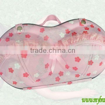 Bra travel bag with zipper