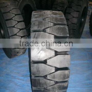 PNEUS AVEC CHAMBRE A AIR 800-16,28X9-15 TIRE