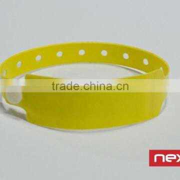Soft PVC UHF Disposable RFID Tag Wristband for Access Control