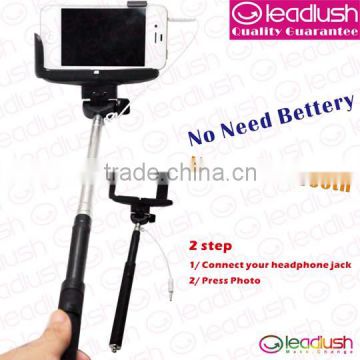 Extendable monopod selfie stick with cable